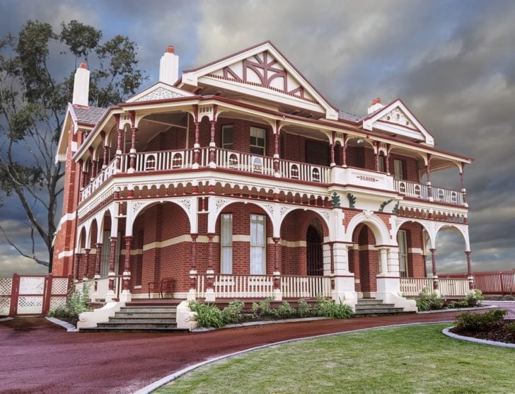 What is Queen Anne Architecture?