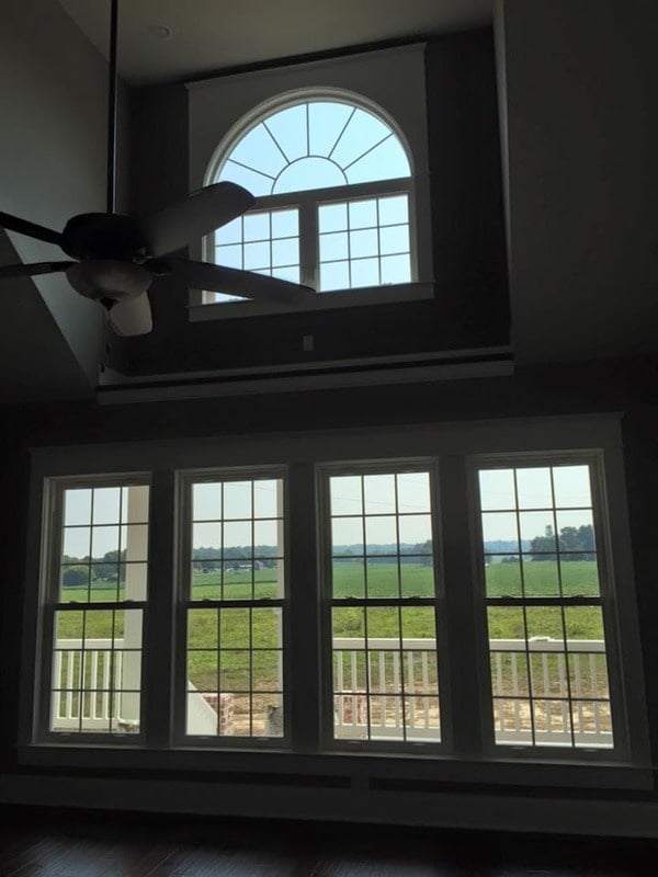 More clerestory windows can be seen in the living room.