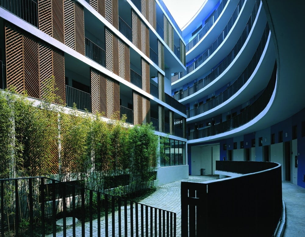 This is another view of the shrub hedges of the inner courtyard showcasing more of the curved structures and patterned panels.