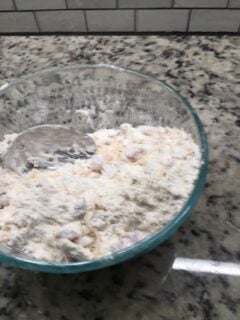 The dry ingredients are mixed in one bowl.