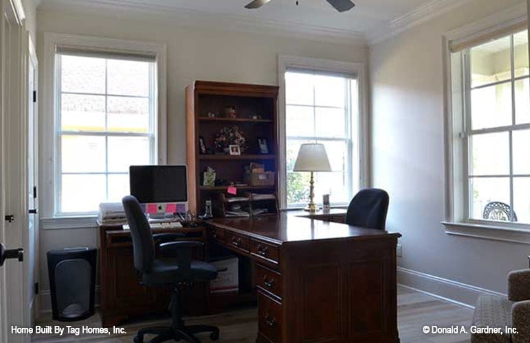 Bright Home Office with Inviting Workspace Features