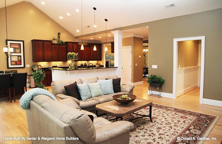 Open-Plan Living Area with Kitchen and Dining Space