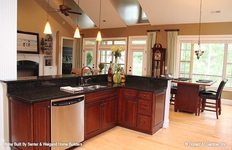 Open-Concept Kitchen and Dining Area with Natural Light