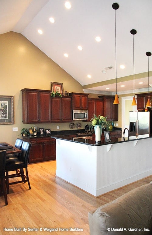 Modern Kitchen Design with Integrated Dining Space