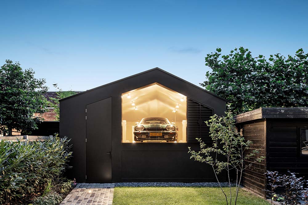 Black Gems by Bureau Fraai