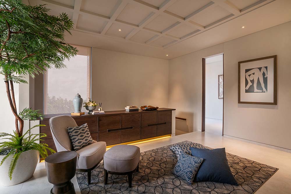 The reading nook and play area is topped with a light gray coffered ceiling that pairs well with the walls and the flooring.