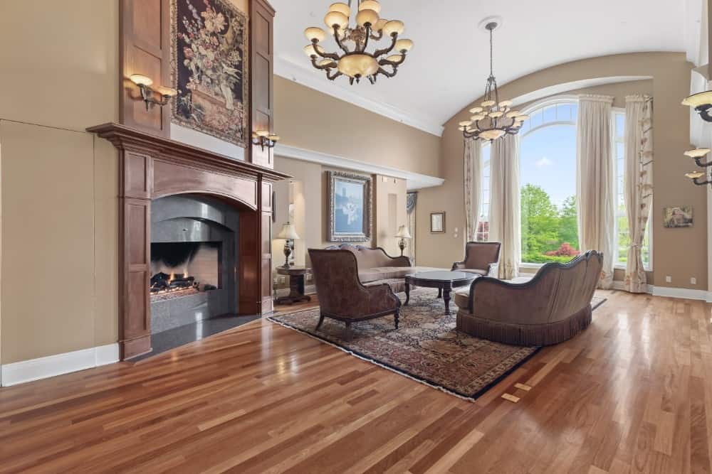 A massive window on the other side bathes the living room with ample natural light. Image courtesy of Toptenrealestatedeals.com.