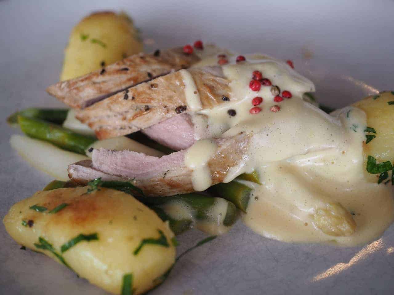 Chicken florentine with potato and cream sauce