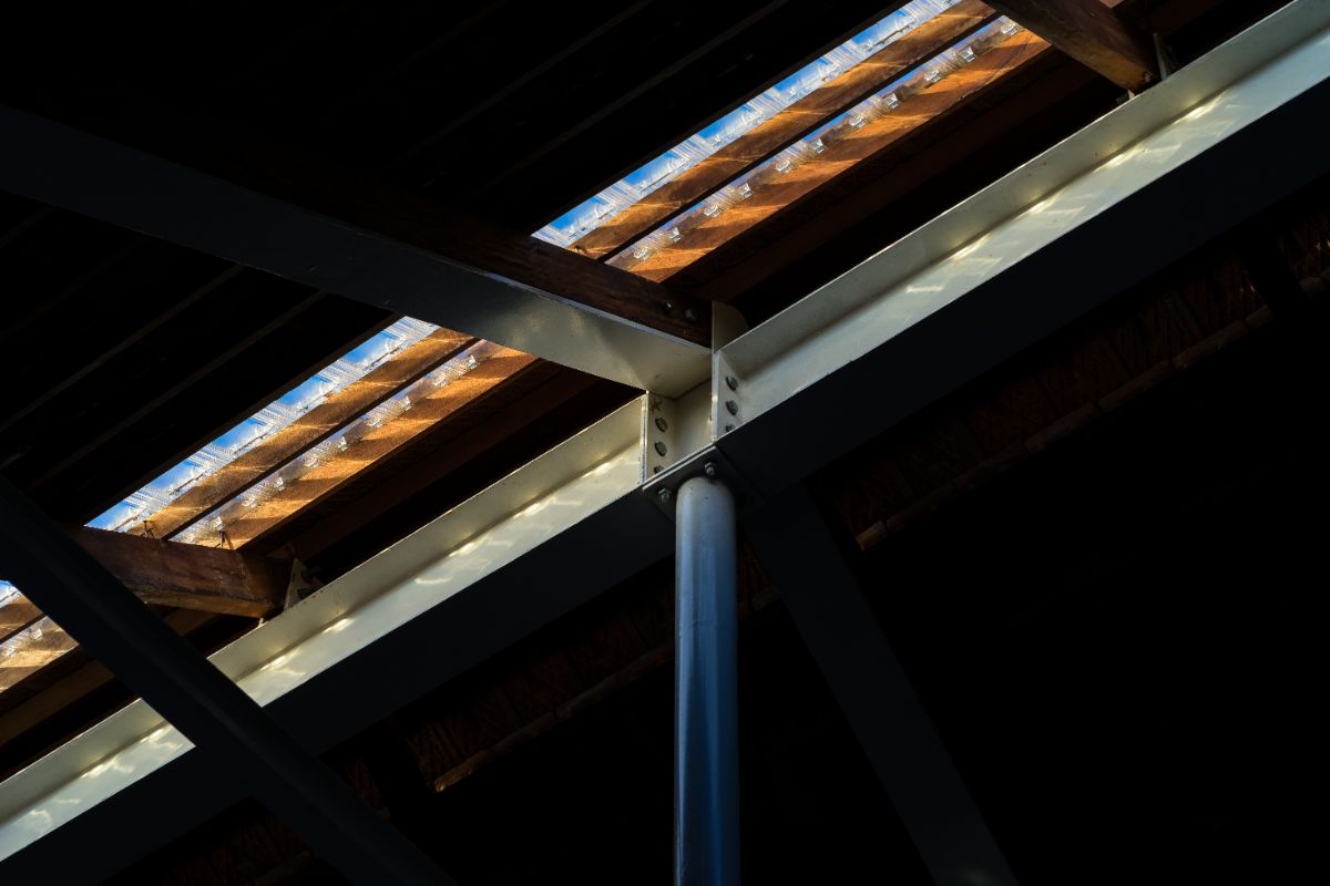 The steel structural support system plays the role of supporting the roof.