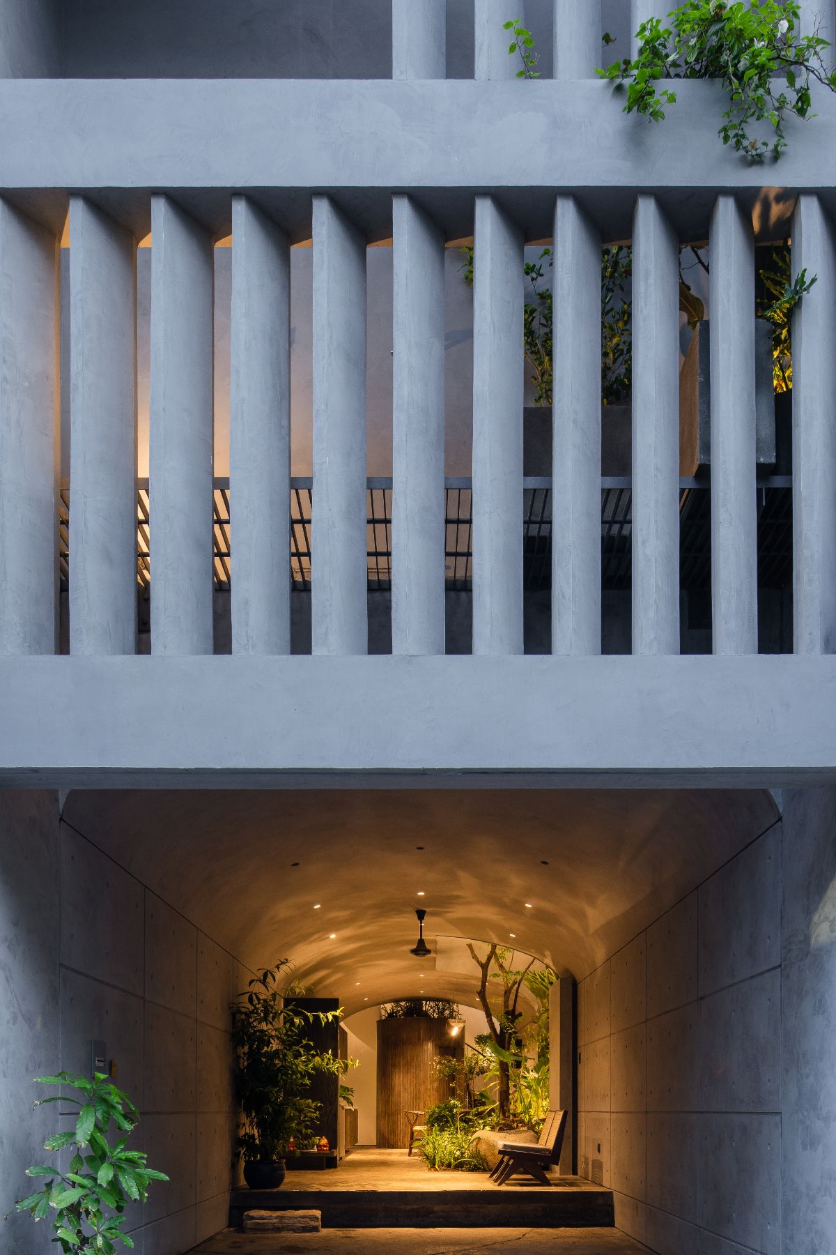 The ground floor main entrance in concrete dome-shape ceiling.