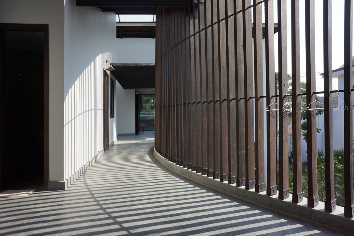 The large curved corridor with vertical wood lamellae.