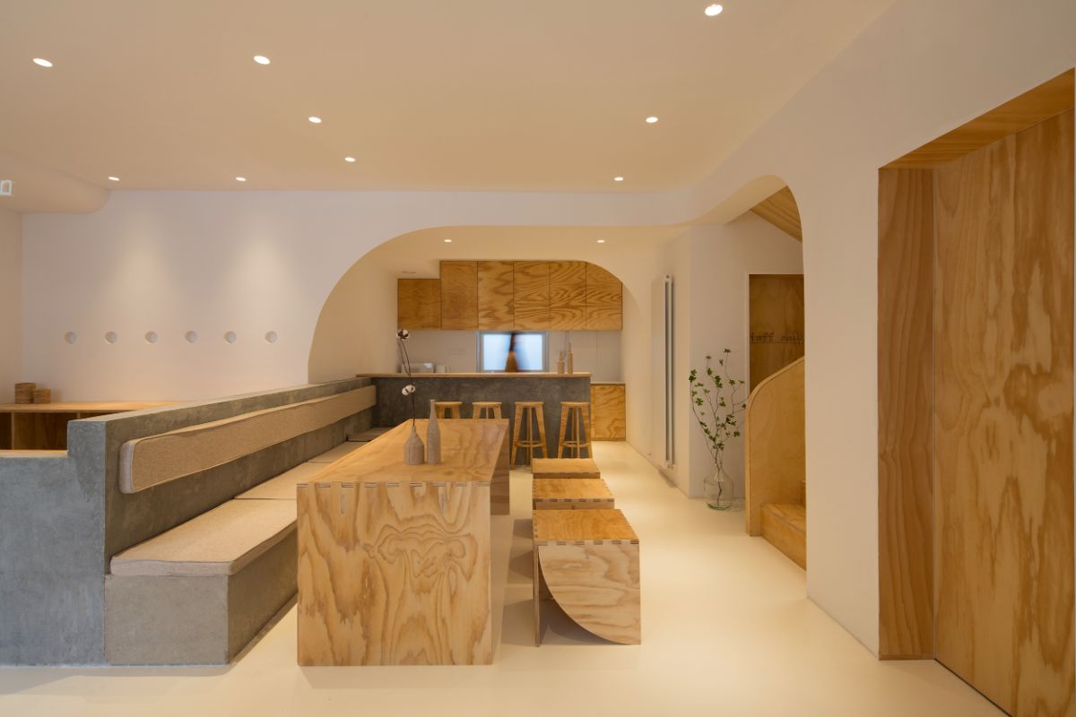 The common living area is decorated with a quarterly arc design and hardwood furniture.