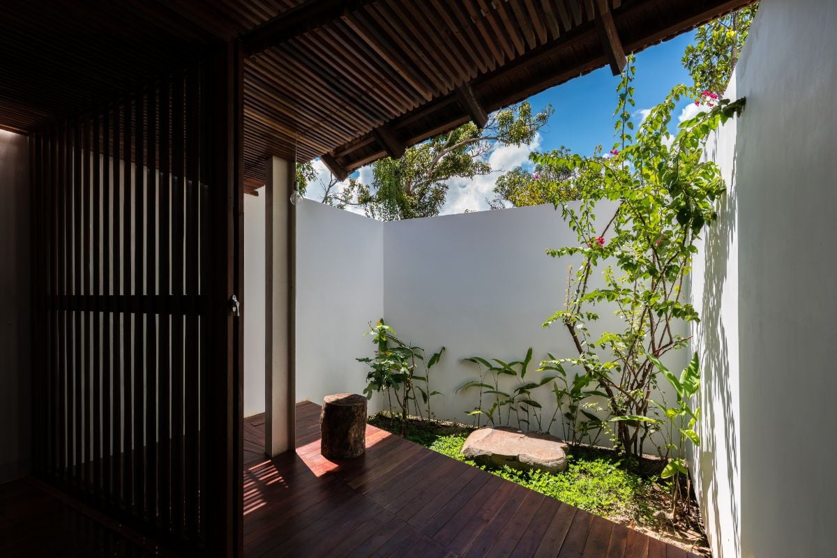 A mini enclosed garden at the back of the house.