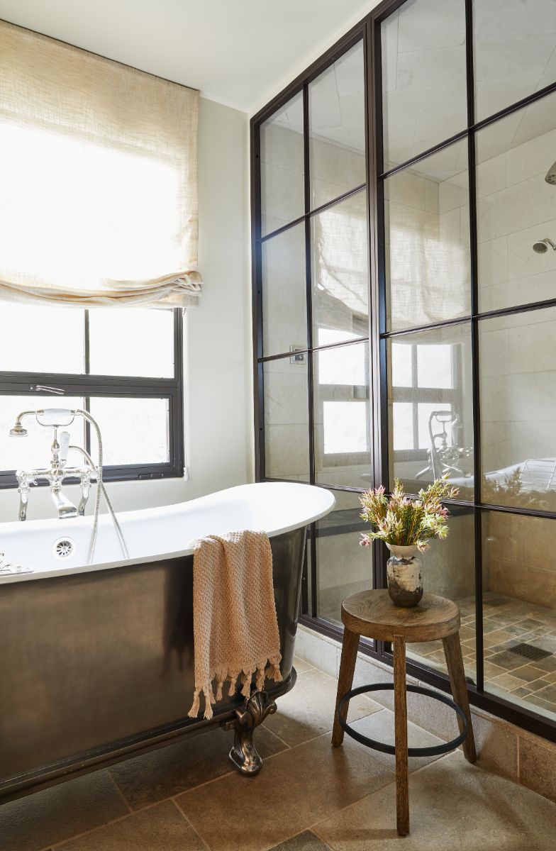 The glass-enclosed bathroom with freestanding bathtub. Image courtesy of Toptenrealestatedeals.com