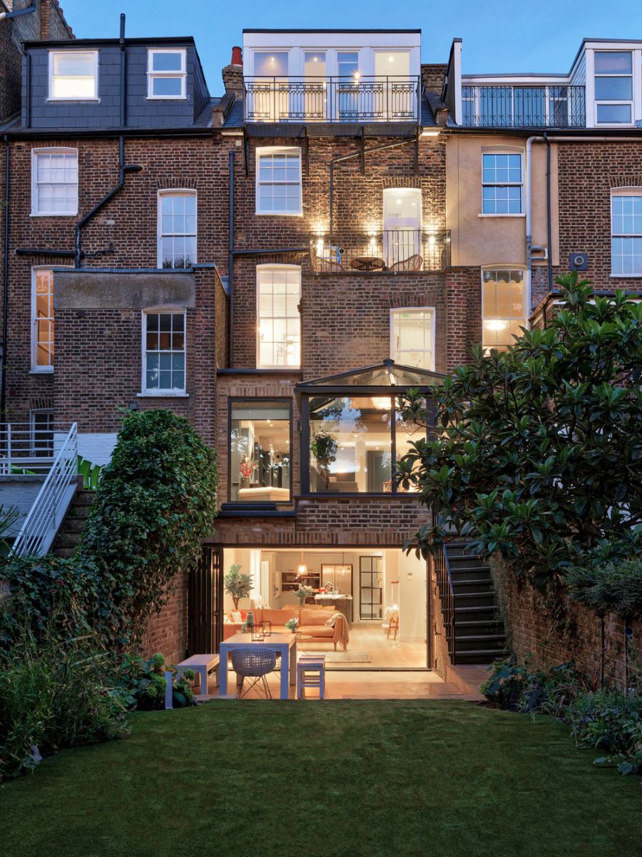The whole front facade of the house that designed in mixture of contemporary and modern.