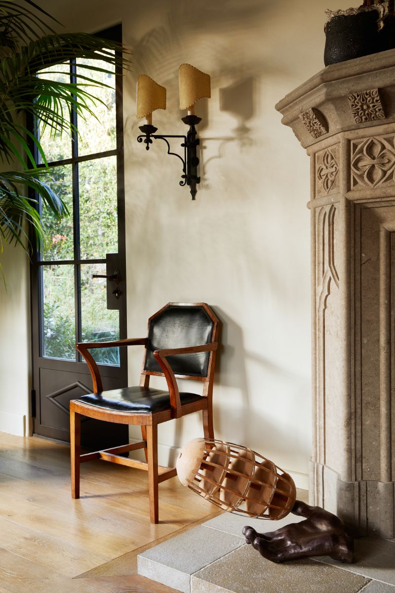 The main entrance with blonde hardwood floors and creamy white walls. Image courtesy of Toptenrealestatedeals.com