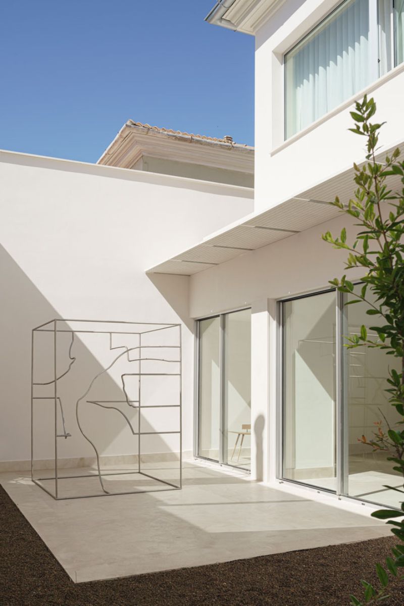 The courtyard of the house with lemon tree plant.