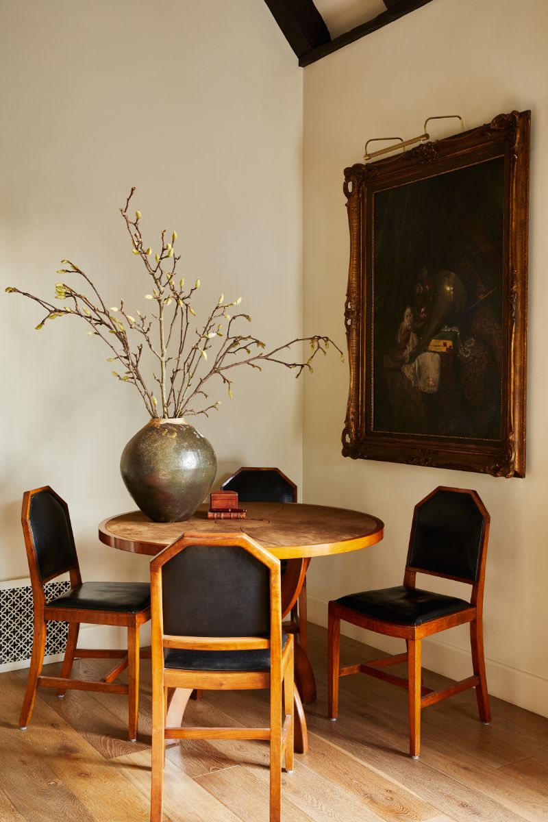 The four-seater dining area in the corner with wooden round table. Image courtesy of Toptenrealestatedeals.com
