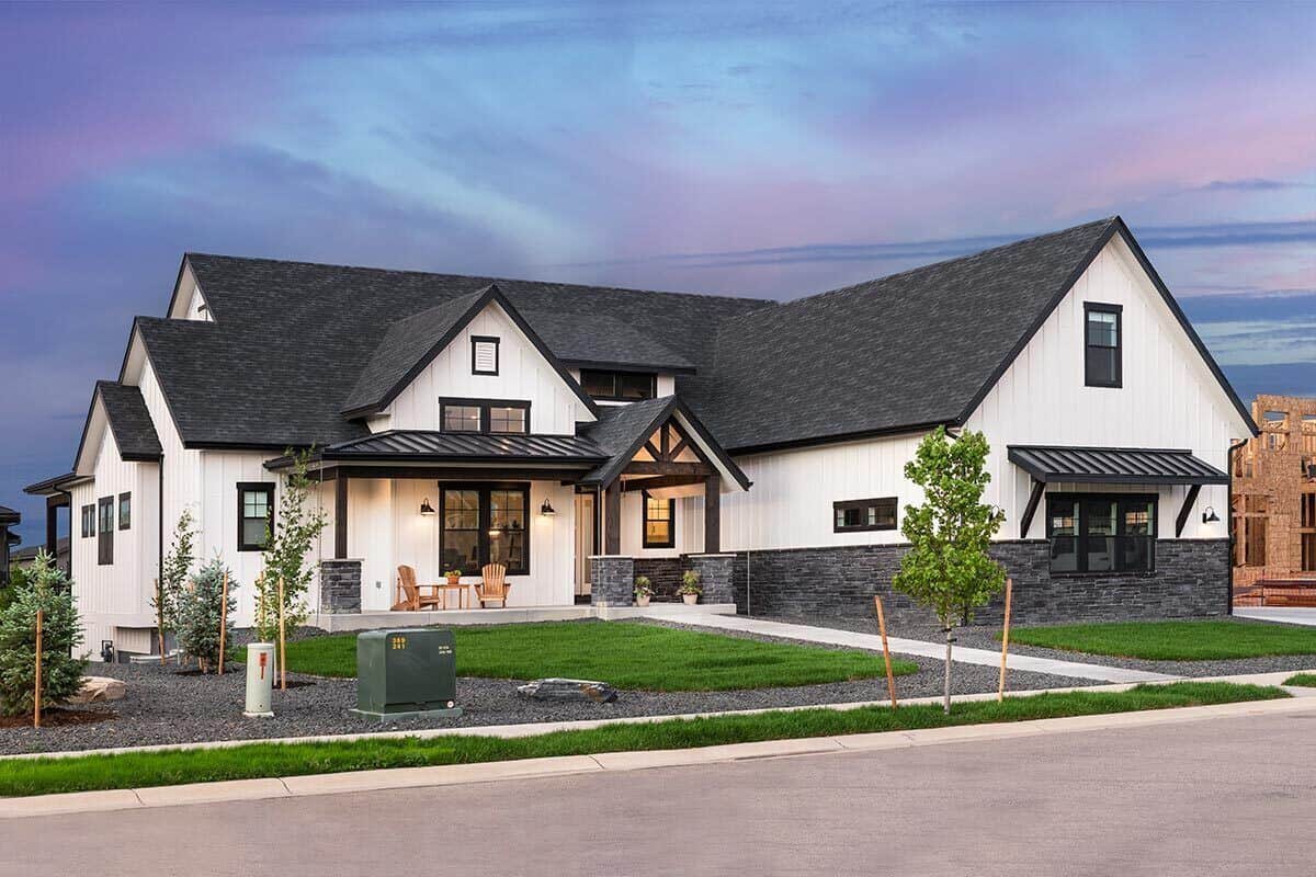 Single-Story 5-Bedroom New American Home for a Sloping Lot with Bonus Room