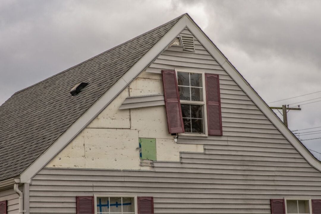 How Long Does Vinyl Siding Last? How To Tell When It Needs Replacing?