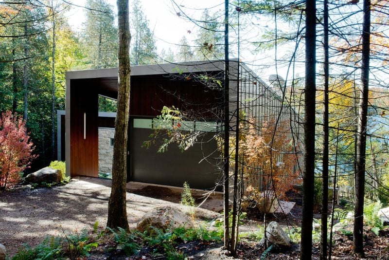 The garage located at the upper slope.