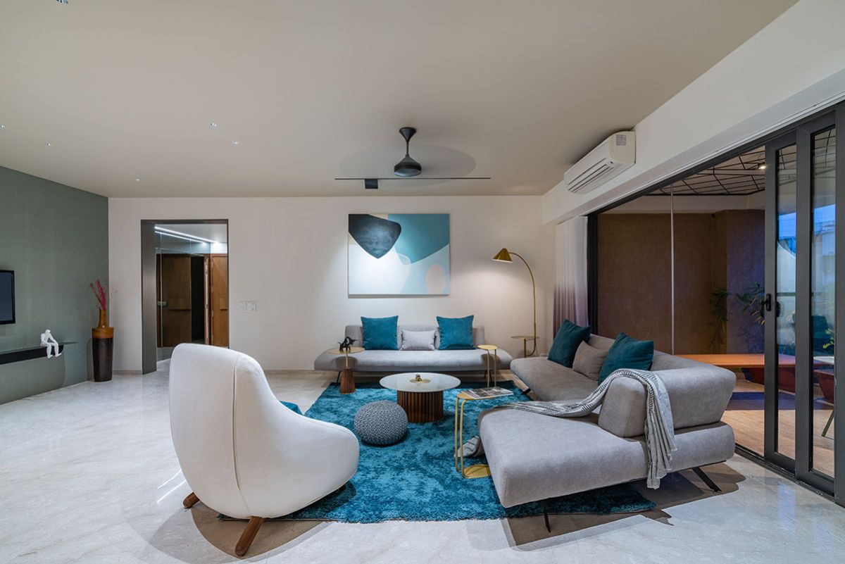 The living room is a huge space fluidic shaped mirror hung.
