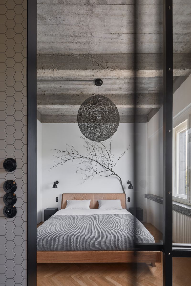 The bedroom is located in a separate block, interconnected to a day-lit bathroom.