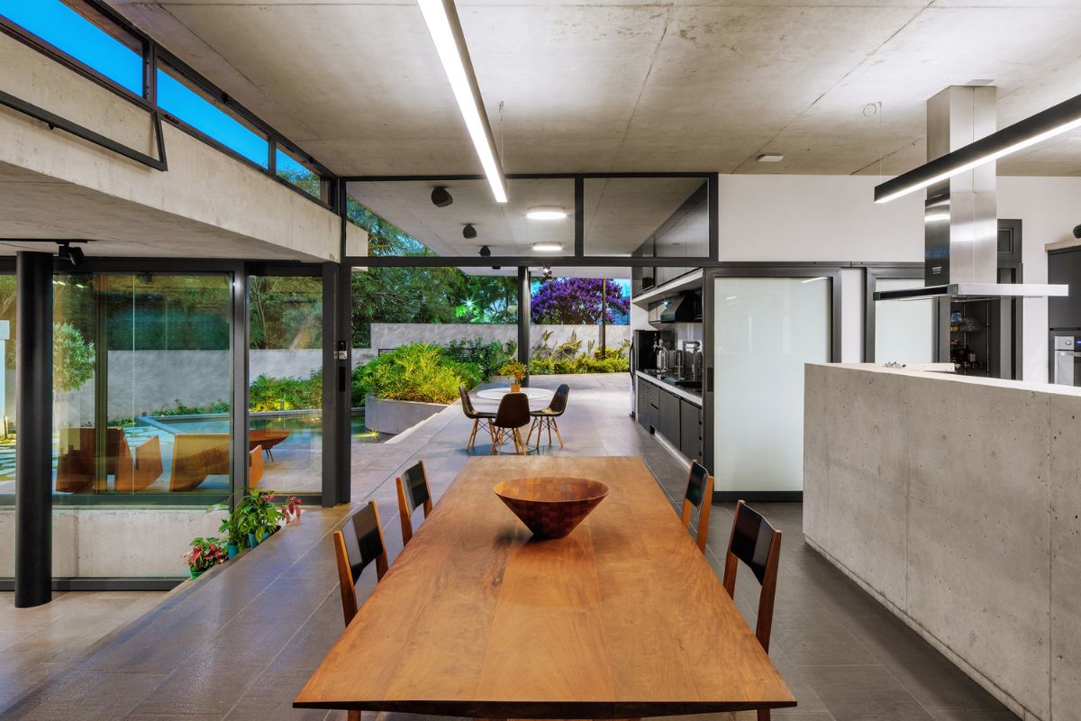 The dining area near the pool.