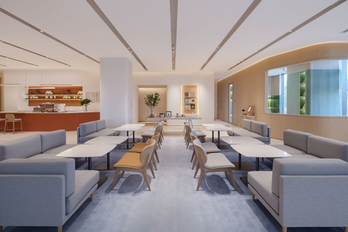 The dining room directly connected to kitchen.