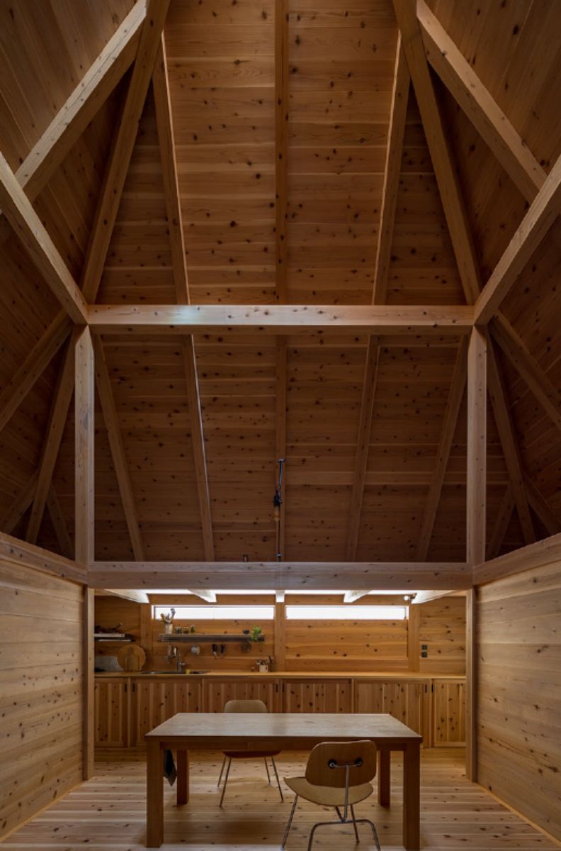 A dining room with double-height ceiling.