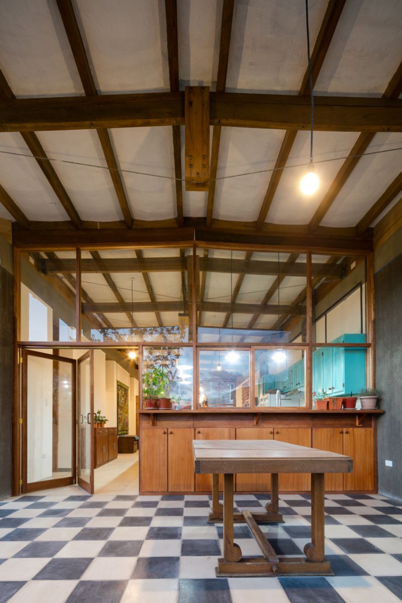 The house entrance with folding glass door.