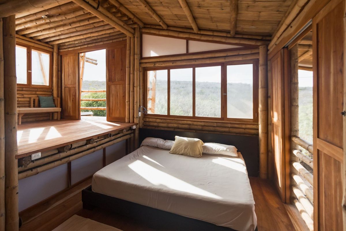 The bedroom with terrace and a view of the sea.