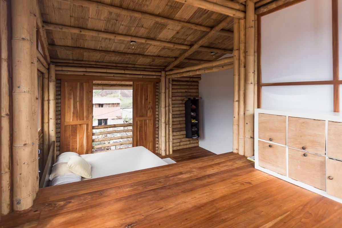 The bedroom with terrace and a view of the sea.