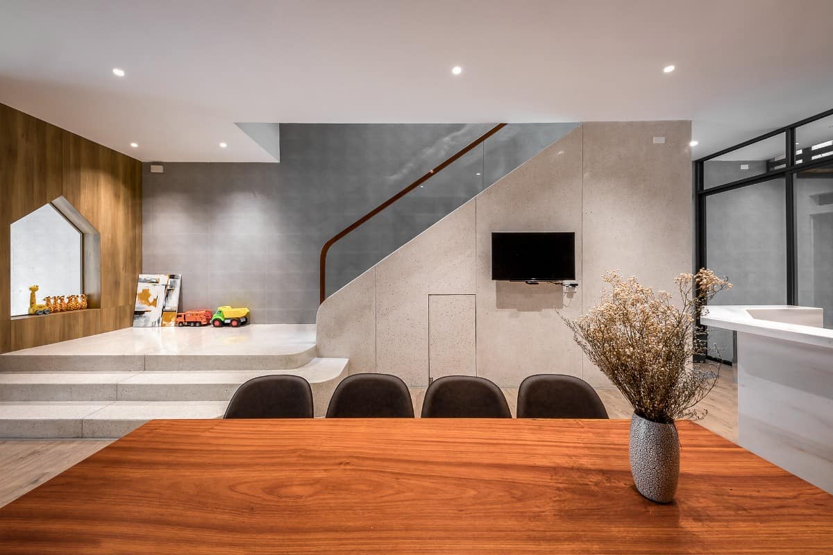 A spacious landing across creates a nice play area for kids.