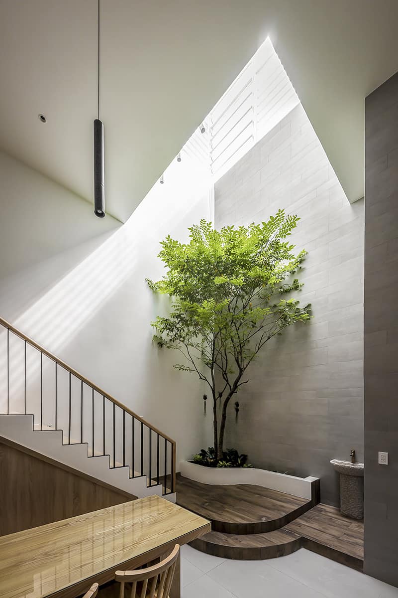 A closer look at the beautiful tree on the staircase landing.