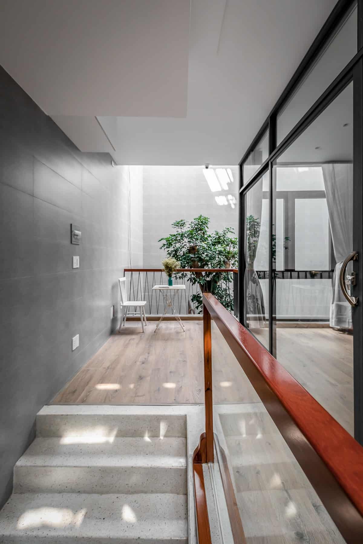 A balcony overlooking the atrium leads to the bedrooms.