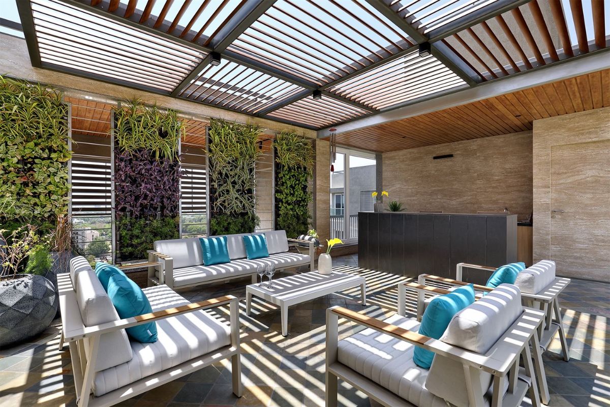 The garden seating with pergola top, an endeavour of green wall and a bar counter made up of granite which makes the space even more invigorating.