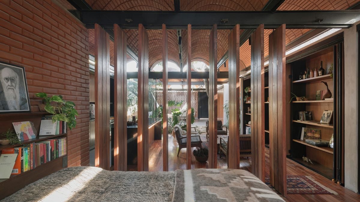 The other functional area can be visible from the bedroom through it's sliding wooden wall.