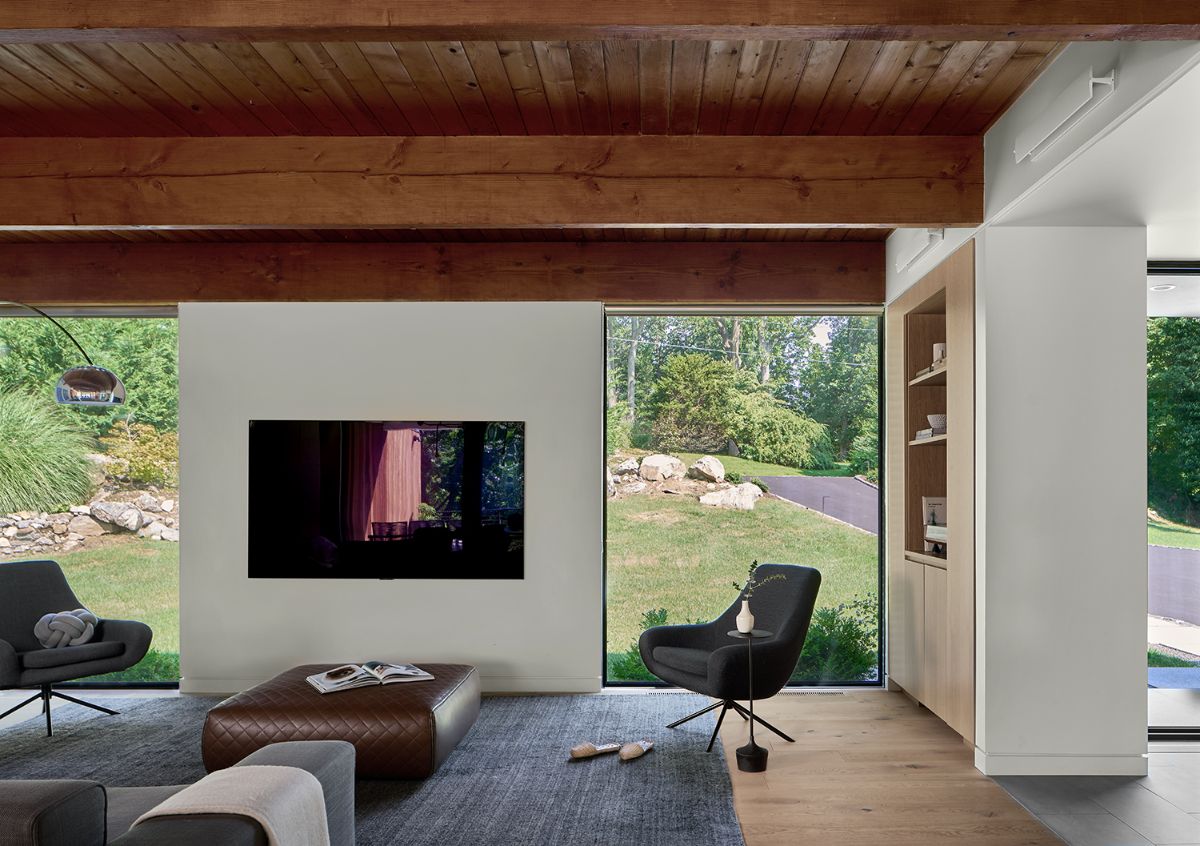 The open layout of the living room allowed for plenty of natural light.