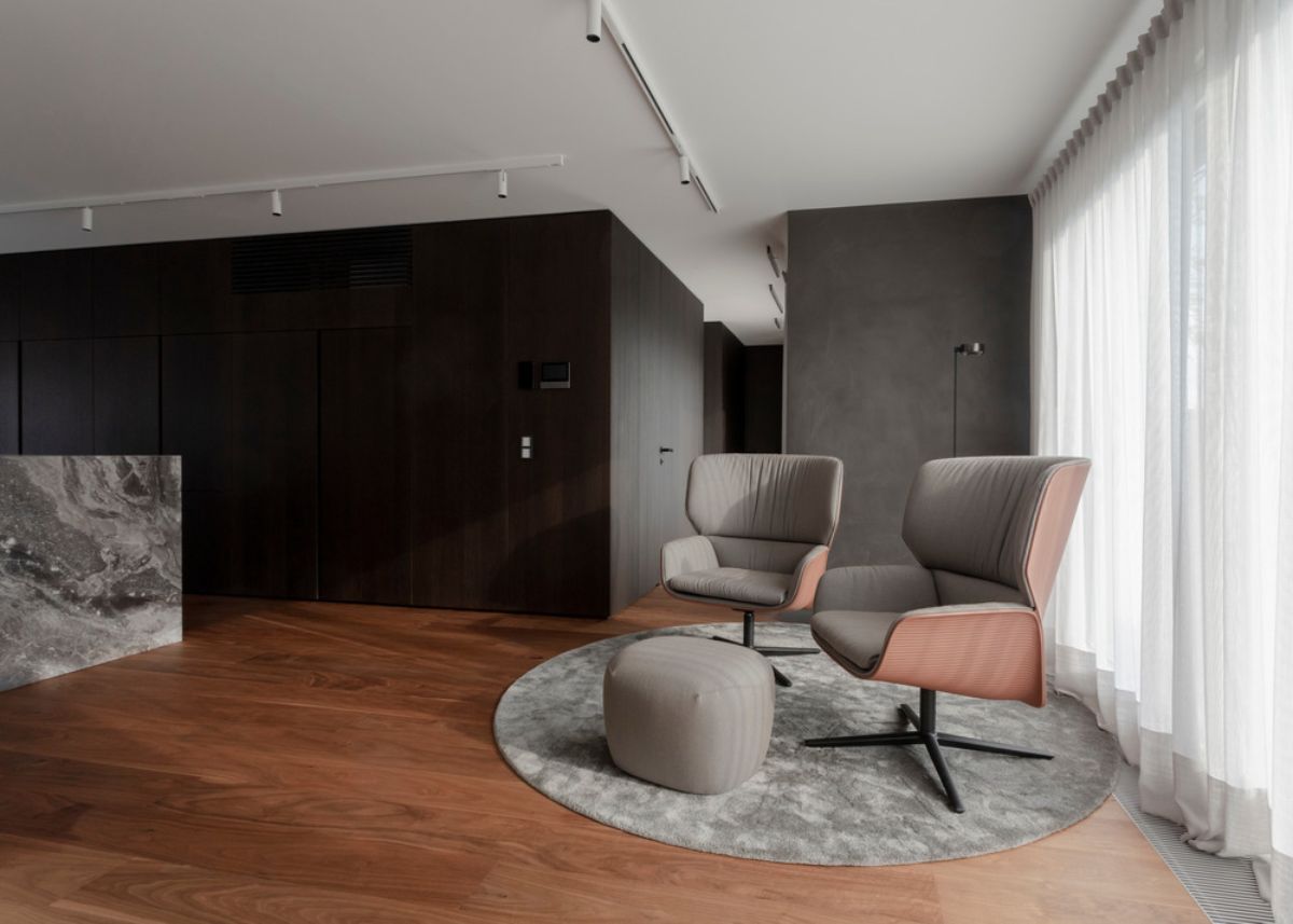The main entrance lounge adjacent to the kitchen.