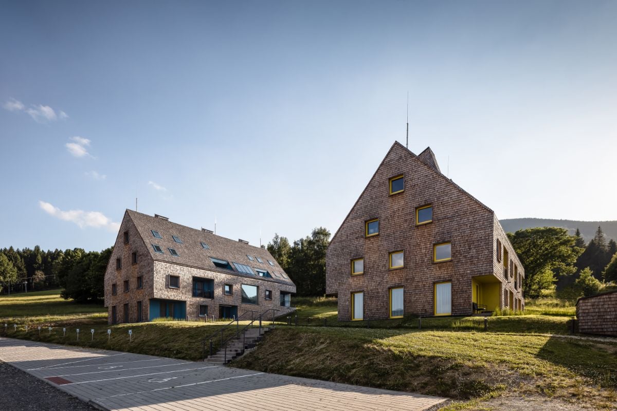 The houses have larch shingle cladding giving a classic look.