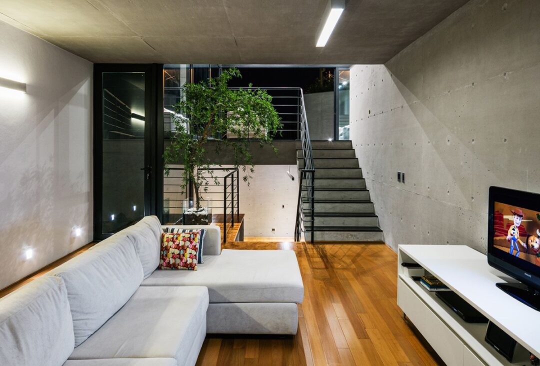 10 Living Rooms with Concrete Walls that Actually Look Amazing