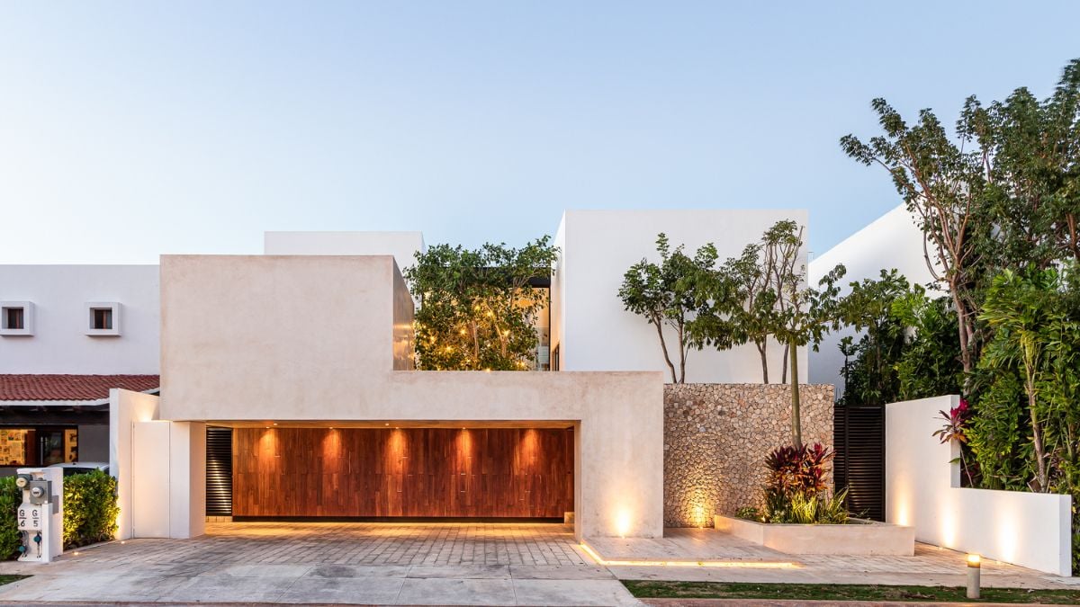 This close-up shot of the house's front facade highlights the refined elegance of the architecture, while also conveying a sense of exclusivity.