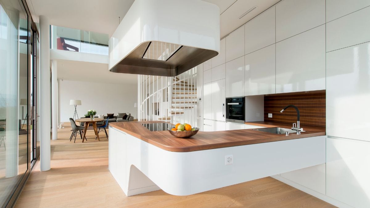 The same wall also sprouts the kitchen.
