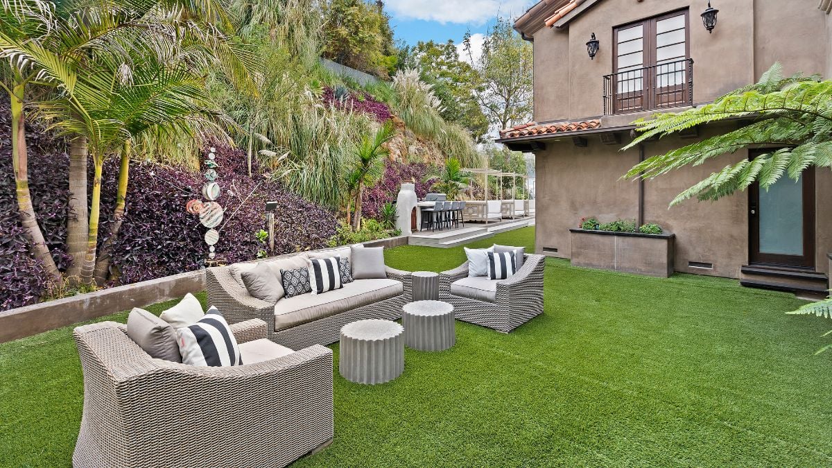 This area is ideal for indoor-outdoor gatherings or just relaxing in a relaxed manner.