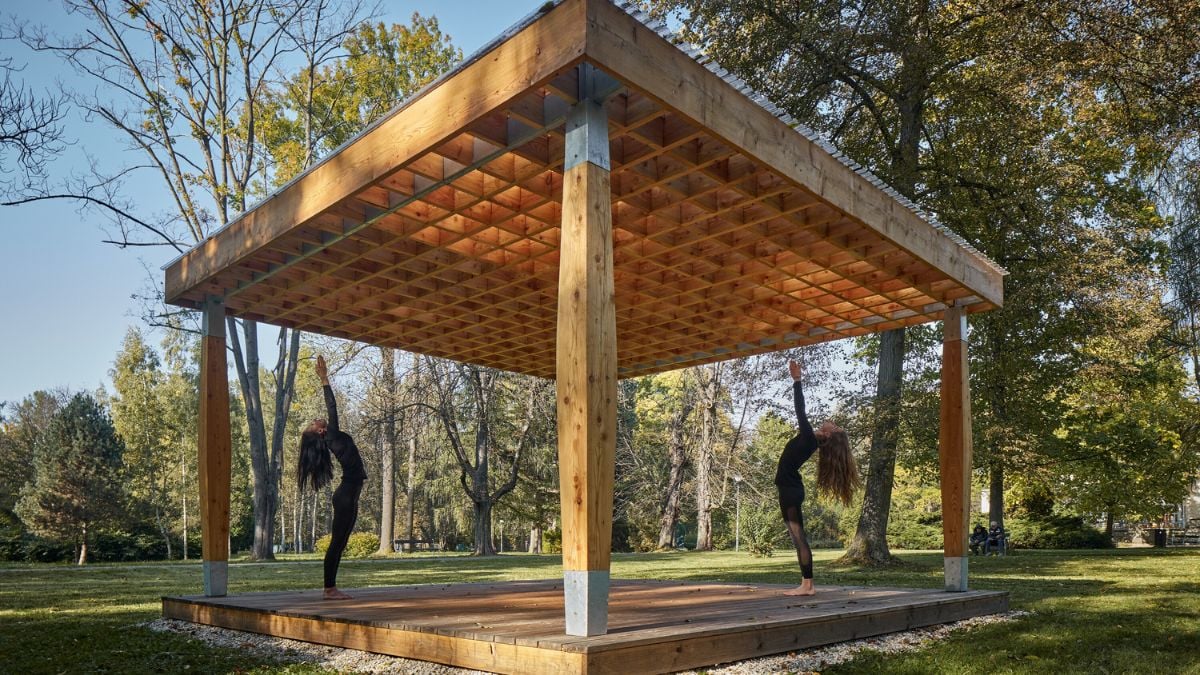 Through this image, viewers can appreciate a detailed view of the Yogapoint structure, highlighting the construction materials.