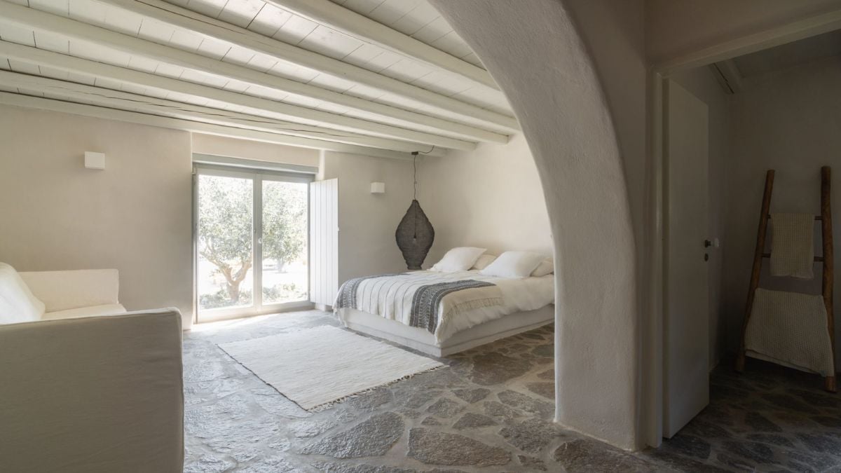 The open general areas of the house progressively become aware of alternate private bedroom spaces through movement.
