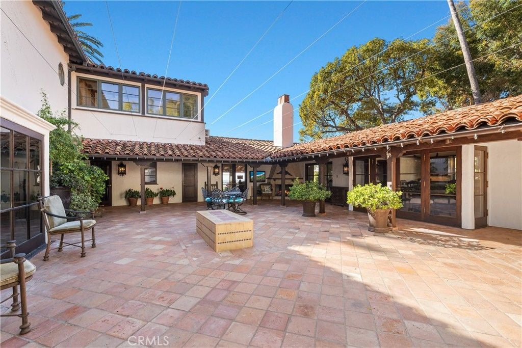 The house features an open space inside the compound used for public gatherings.