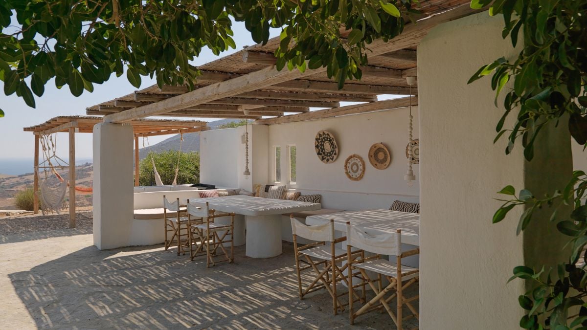 A sculptural unity, almost entirely interwoven with its surrounding natural mediterranean scenery, is created by stone walls with brief intervals of white stucco and along with earth-colored paved courtyards.