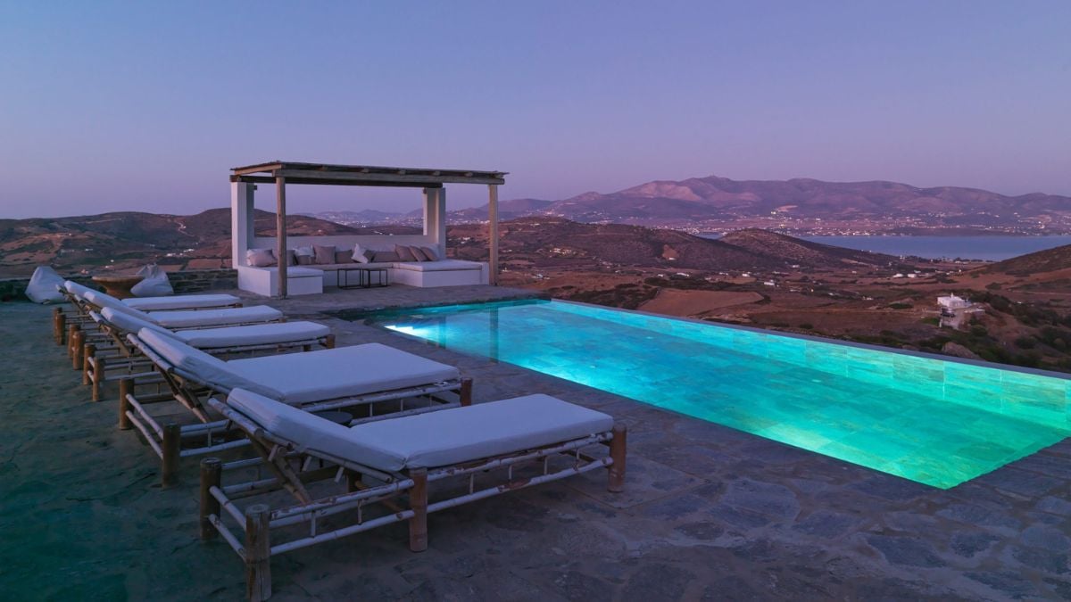 The home has a broad, eastward view of the ocean.